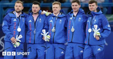 Kyle Waddell, Hammy McMillan, Bobby Lammie, Grant Hardie and Bruce Mouat with their silver medals
