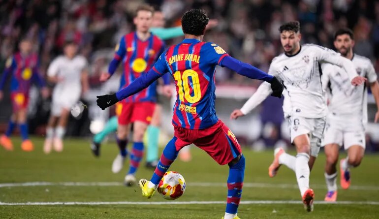 Lamine Yamal in action.