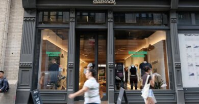 NEW YORK, NEW YORK - AUGUST 31: People walk past an Allbirds store, a maker of sustainable shoes, in lower Manhattan on August 31, 2021 in New York City. The shoe company has announced that it is preparing an initial public offering (IPO). The company has lost money and expects it will continue to be unprofitable for the foreseeable future. (Photo by Spencer Platt/Getty Images)