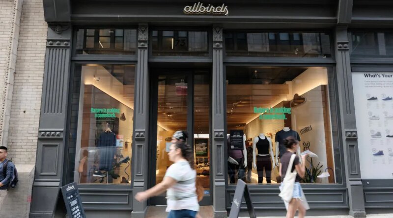 NEW YORK, NEW YORK - AUGUST 31: People walk past an Allbirds store, a maker of sustainable shoes, in lower Manhattan on August 31, 2021 in New York City. The shoe company has announced that it is preparing an initial public offering (IPO). The company has lost money and expects it will continue to be unprofitable for the foreseeable future. (Photo by Spencer Platt/Getty Images)