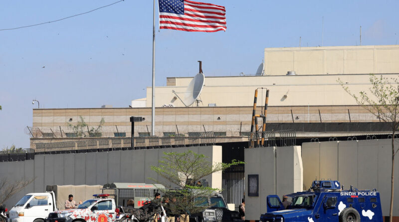 Analysis-Anger among Pakistan's Shi'ites underlines its Iran-U.S. tightrope walk