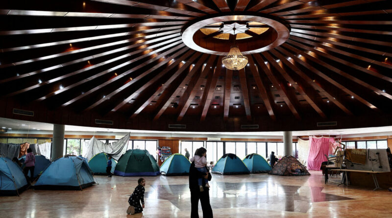 Analysis-War between Hezbollah and Israel deepens fractures in Lebanon