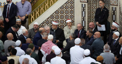 Australian mosque protesters heckle PM Albanese over Israel stance