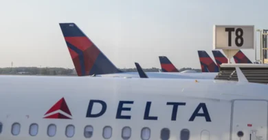 Delta Air Lines suspends perks for Congress members, citing government shutdown