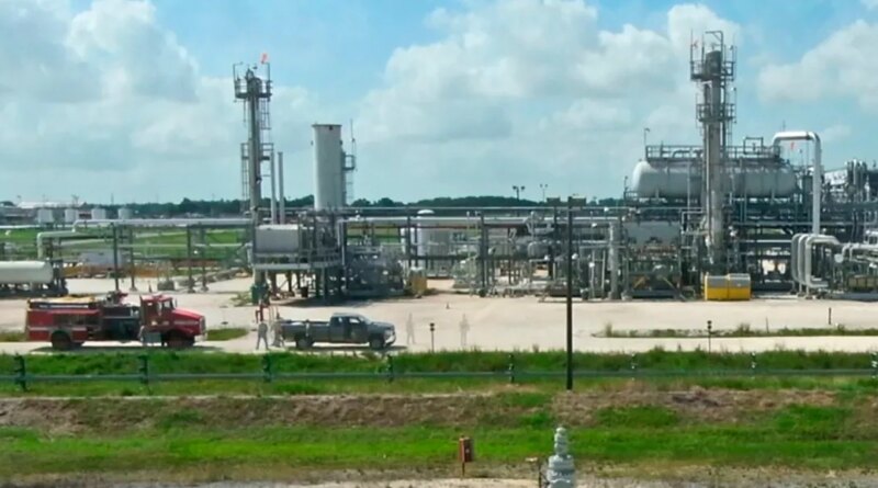 Despite rising prices, Trump downplays need to tap Strategic Petroleum Reserve. 'There’s a lot of oil out there. That’ll get healed very quickly' | Fortune