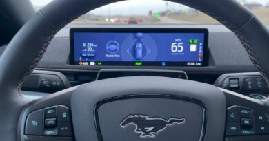 Mustang steering wheel, Ford BlueCruise