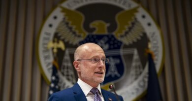 FCC’s Carr threatens TV broadcast licenses over news coverage | Fortune