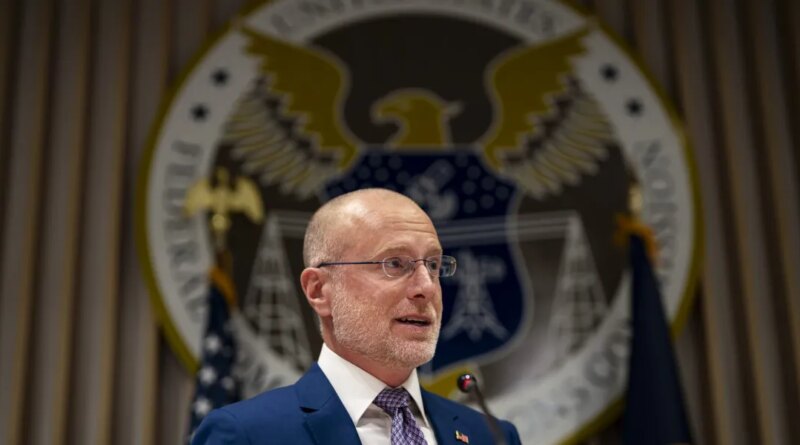 FCC’s Carr threatens TV broadcast licenses over news coverage | Fortune