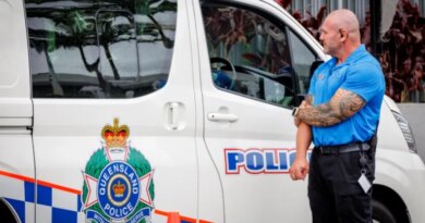 A hotel security member stands beside a police van at the entrance to the Royal Pines Resort, where members of the Iranian womens football team are staying, on the Gold Coast on March 9, 2026. Australia must protect the visiting Iranian women's football team, the son of the nation's late shah urged March 9, warning their refusal to sing the national anthem before a match could have "dire consequences". (Photo by Patrick HAMILTON / AFP)