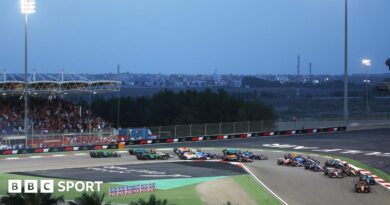 F1 cars race through first corner of Sakhir circuit in Bahrain