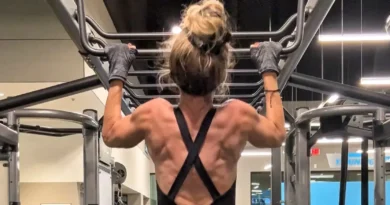 I adopted a new fitness strategy in my 40s that's helped me run half-marathons, hold handstands, and do pull-ups as I age