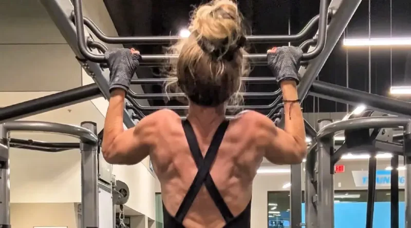 I adopted a new fitness strategy in my 40s that's helped me run half-marathons, hold handstands, and do pull-ups as I age