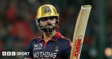 Virat Kohli salutes the crowd during Royal Challengers Bengaluru's win over Sunrisers Hyderabad