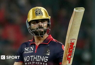 Virat Kohli salutes the crowd during Royal Challengers Bengaluru's win over Sunrisers Hyderabad