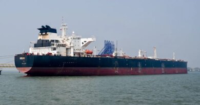 Iran supertanker pushes through strait for China | Fortune