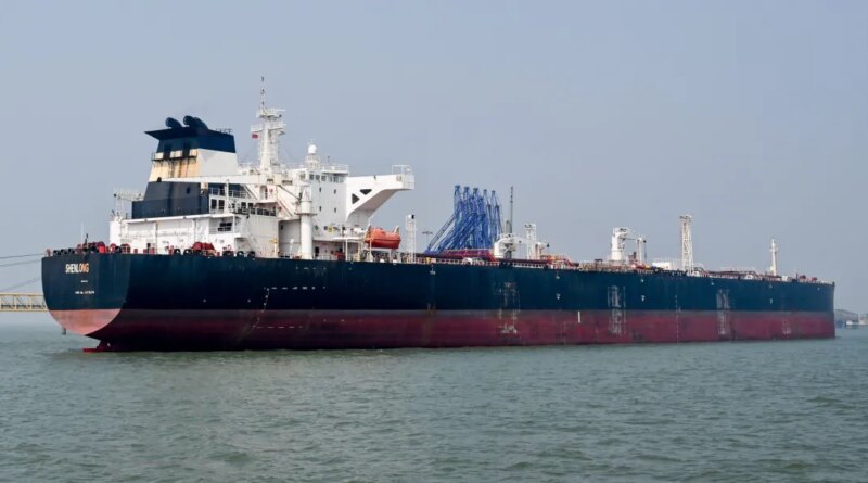 Iran supertanker pushes through strait for China | Fortune