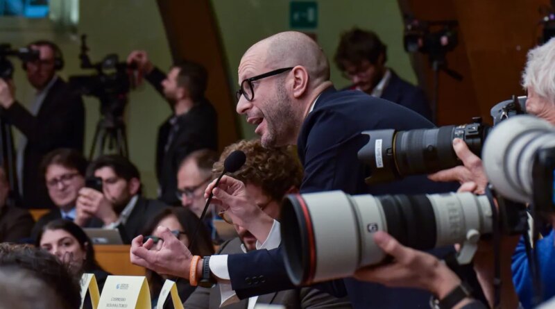 During a press conference organized by the National Council of the Order of Journalists at the Chamber of Deputies, Fanpage director Francesco Cancellato asks the Prime Minister Giorgia Meloni about the wiretapping case involving himself, other journalists and activists.