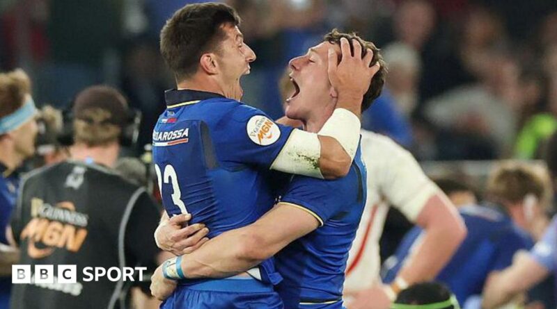 Italy players celebrate victory over England