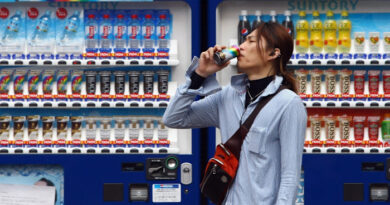 Japan loses its thirst for vending machines