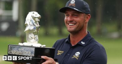 Bryson DeChambeau holds the LIV Golf Singapore trophy