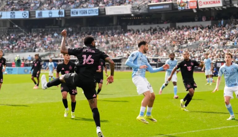 Micael dos Santos Silva in action.