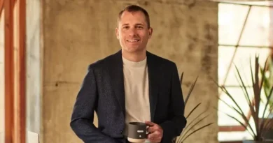 My side hustle made $10,000 in a month. It convinced me to leave my law career.