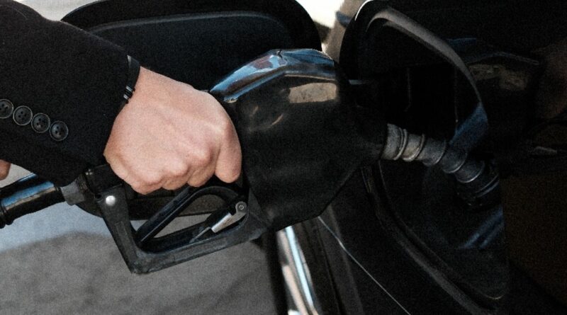 Oil eases, equities rise as market focuses on Strait of Hormuz