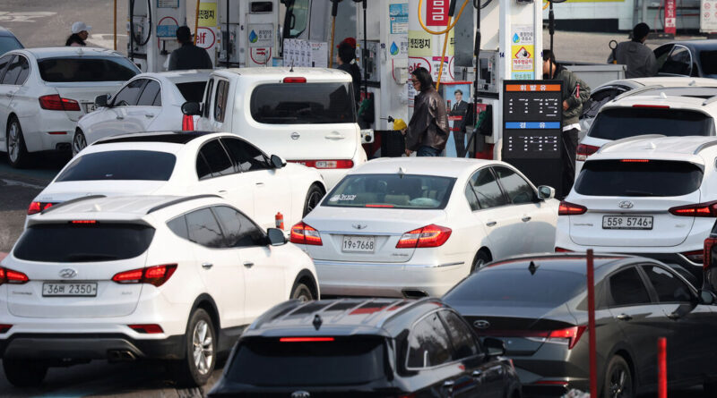 Oil pares gains but still on track for record surge as Iran war escalates