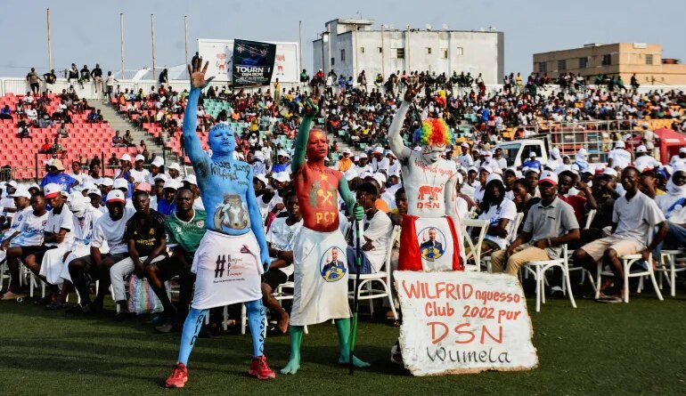 Nguesso supporters