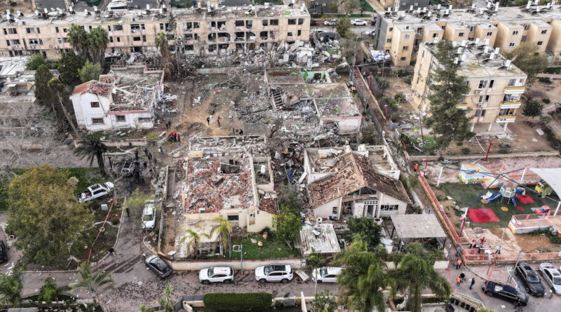 Scores hurt after Iranian missiles hit Israeli desert towns