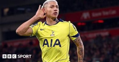 Spurs keeper Guglielmo Vicario should have saved Dominik Szoboszlai's free-kick but redeemed himself later with a superb save from Cody Gakpo.