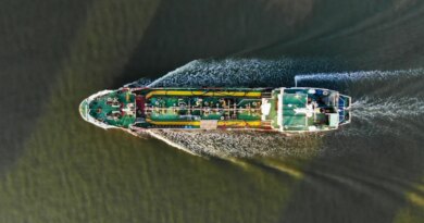 The shadow fleet and illegal oil are still moving through the Strait of Hormuz | Fortune