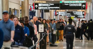 Trump says he will sign an executive order to have the Department of Homeland Security pay TSA workers