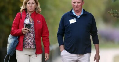 Warren Buffett's successor is all-in on the company: He will spend his entire after-tax salary of $15M buying Berkshire Hathaway stock | Fortune