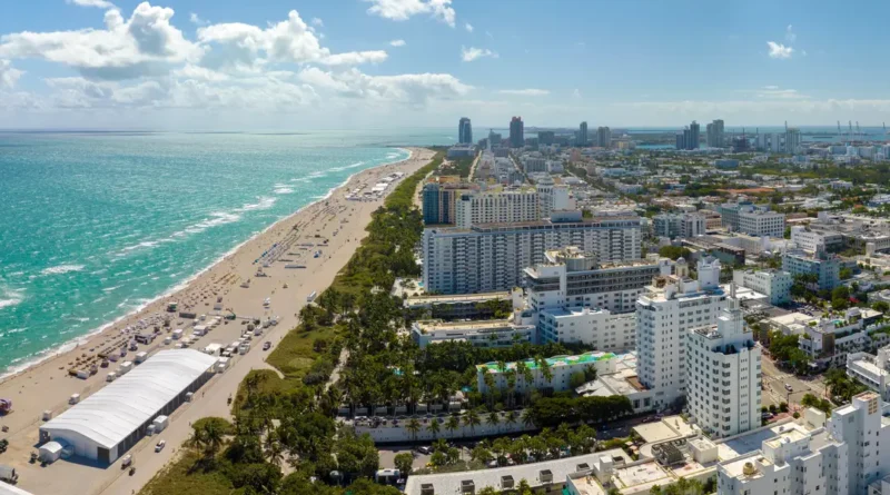 Why California's billionaires are dreaming of going to Miami