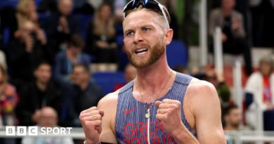 Josh Kerr celebrates winning world indoor 3,000m gold