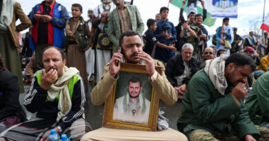 Yemen's Houthis say 'fingers on the trigger' as US-Israeli war on Iran widens