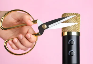 'Elite clippers' are earning big paychecks by helping podcasters and livestreamers stay in your social feed