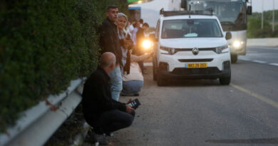 After fleeing past Hezbollah fighting, some Israelis on northern border vow to stay