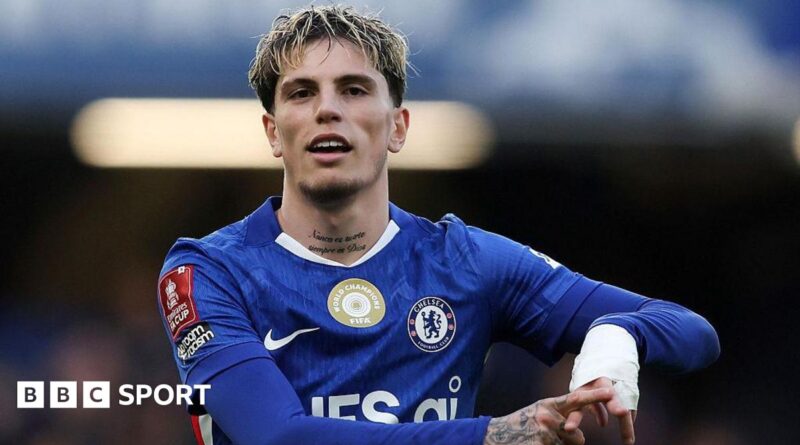 Alejandro Garnacho points at his bandaged left hand after scoring against Port Vale