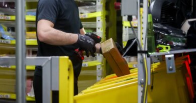 An Amazon warehouse worker died on the job at Oregon facility | TechCrunch