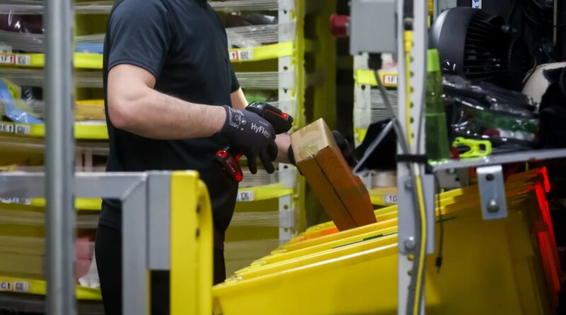 An Amazon warehouse worker died on the job at Oregon facility | TechCrunch