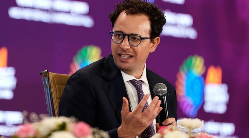 Anthropic shrugs off VC funding offers valuing it at $800B+, for now | TechCrunch