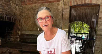 At 48, I left my Virginia teaching job and moved to Italy. A Facebook group I started for women led me to start my own business.