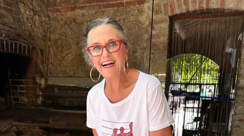 At 48, I left my Virginia teaching job and moved to Italy. A Facebook group I started for women led me to start my own business.