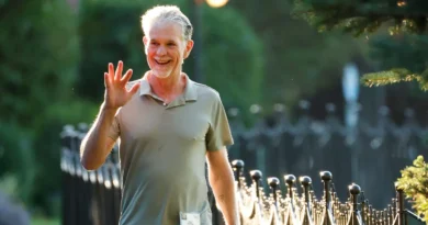 Billionaire Netflix cofounder Reed Hastings is leaving the company