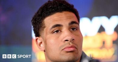 Davit Chaloyan ducks under a punch from Delicious Orie