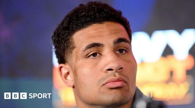 Davit Chaloyan ducks under a punch from Delicious Orie