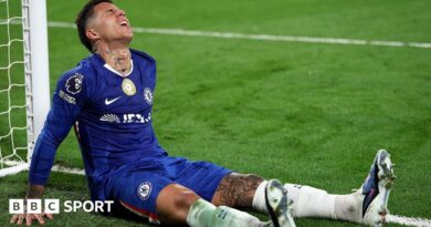 Enzo Fernandez looks to the sky in pain after a miss