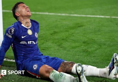 Enzo Fernandez looks to the sky in pain after a miss